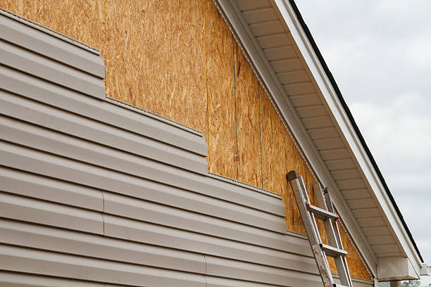Professional Siding Installation technician working in Decatur, IL